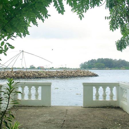 Hôtel Muziris Harbour View à Kochi Extérieur photo